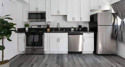 Enjoy Stylish 3BR Apt | Sleeps 6 + Free Parking