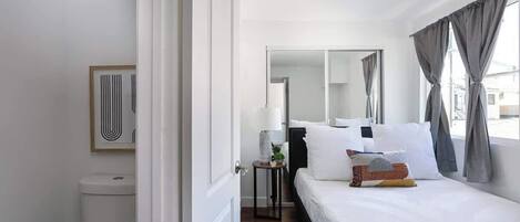 3 soverom, strykejern/-brett, wi-fi og sengetøy