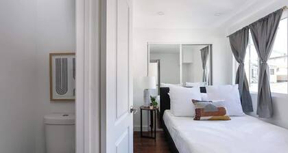 Enjoy Stylish 3BR Apt, Sleeps 6 with Free Parking