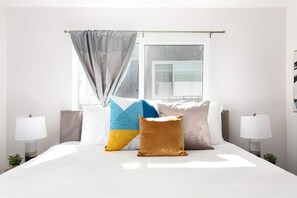 3 slaapkamers, een strijkplank/strijkijzer, wifi, beddengoed