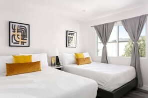 3 bedrooms, iron/ironing board, WiFi, bed sheets - Luxury 3BR Condo Near Americana and Galleria (Glendale)