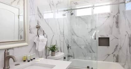 Luxury 3BR Condo Near Americana and Galleria