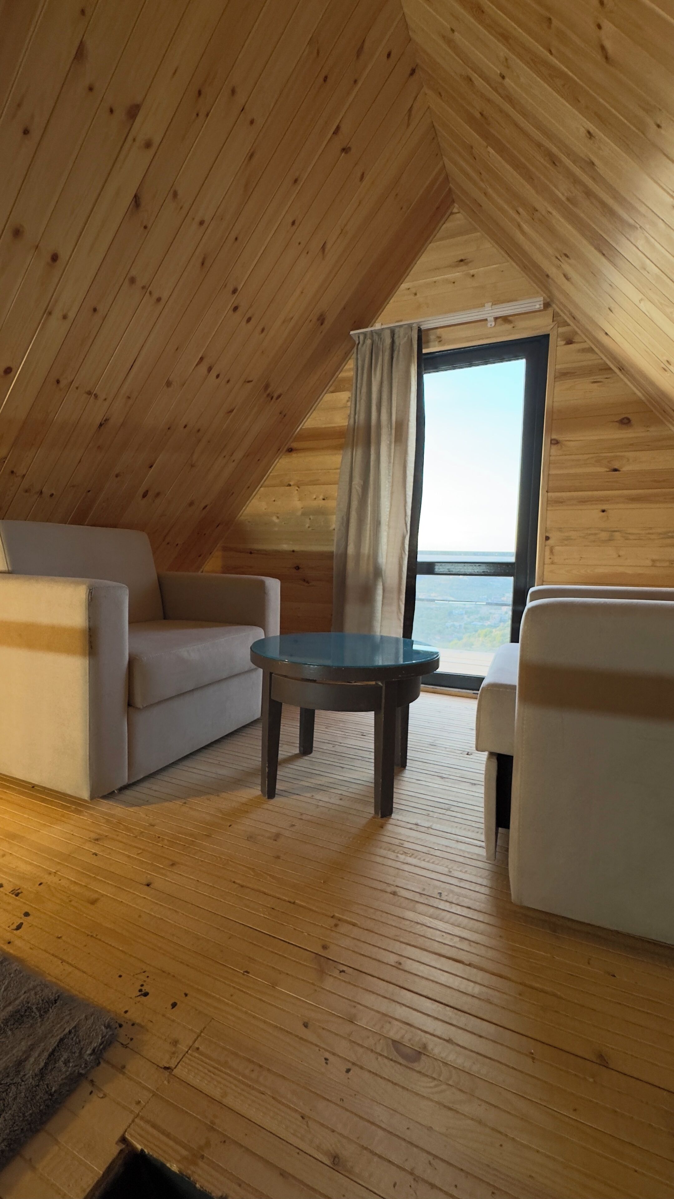 방갈로, 산 전망 | 노트북 작업 공간