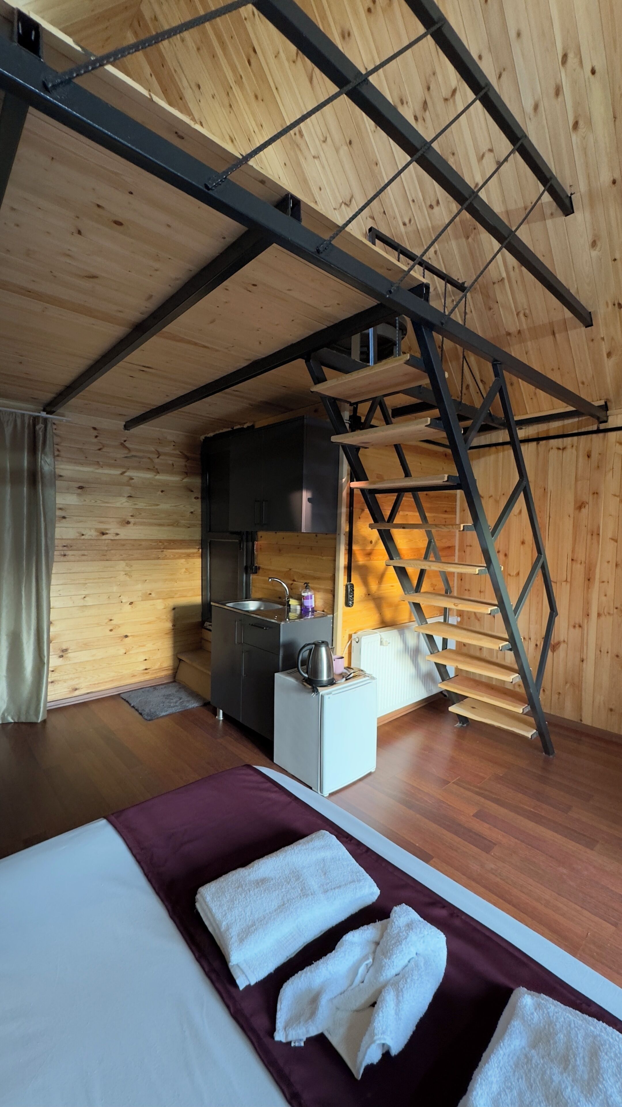 Bungalow, vista a la montaña | Espacio para trabajar con laptop 