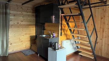 Bungalow, vista a la montaña | Espacio para trabajar con laptop