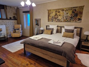 8 bedrooms, iron/ironing board, free WiFi, bed sheets