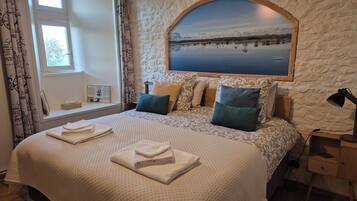 8 bedrooms, iron/ironing board, free WiFi, bed sheets