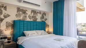 A modern hotel room with a large bed, a headboard, a nightstand, and a window with curtains. - Top Location Penthouse in St. Julian's - 4 Guests (Saint Julian's)