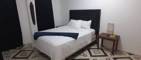 1 dormitori, planxa i posts de planxar, wifi gratuïta i roba de llit