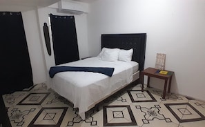 Een strijkplank/strijkijzer, gratis wifi, beddengoed