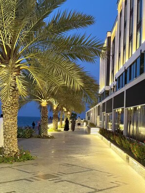 المنطقة المحيطة بالمنشأة