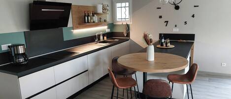 Micro-ondes, four, plaque de cuisson, lave-vaisselle