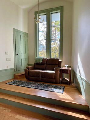 TV - Historic Greek Revival Gathering House (Killingly)