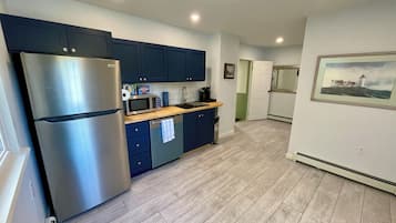 Microondas, horno, placa de cocina y lavavajillas