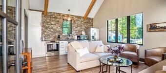 Stay close to your student in this private, brand-new tiny home near campus and downtown. Walk to great dining, enjoy modern comfort, and relax in a peaceful, thoughtfully designed space.