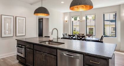 Brand-new custom home in downtown Bowling Green, steps from BGSU. Stylish interiors, gourmet kitchen, and a unique backyard with a custom putting green. Perfect for alumni visits, game days, or weekend getaways.