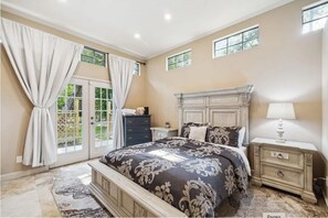 6 bedrooms, bed sheets - Spacious Home w/ Pool, Hottub & Guest House (Magnolia)