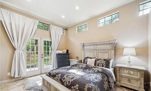 6 bedrooms, bed sheets