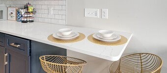 Luxe Downtown Suite with King Bed, Smart TVs & Free Parking