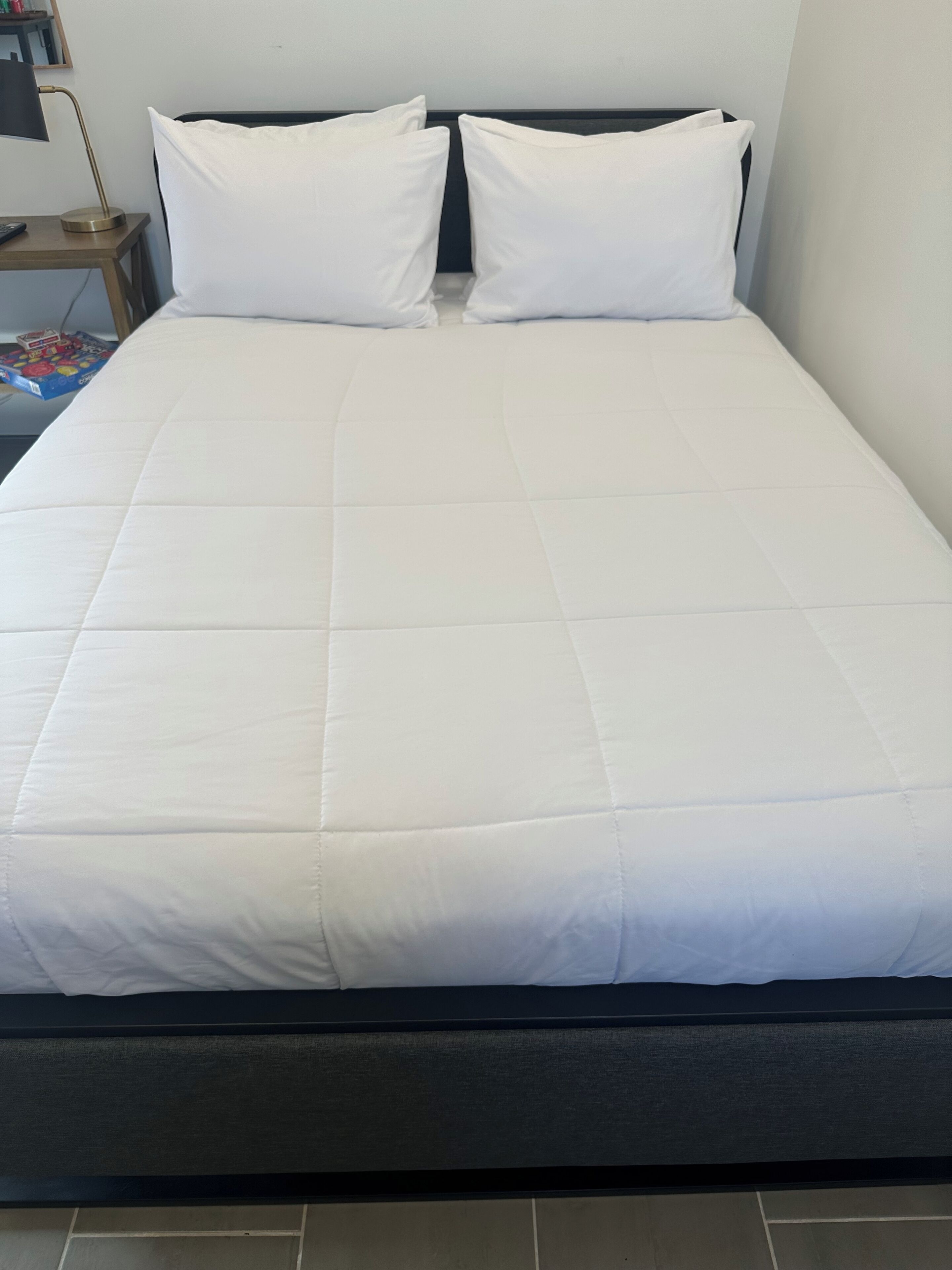 1 habitación, tabla de planchar con plancha, wifi y ropa de cama 