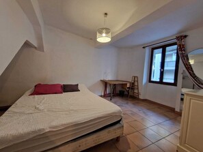 3 habitaciones y ropa de cama 