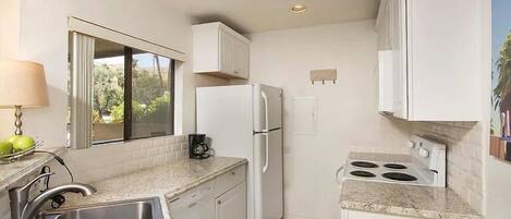 Fridge, microwave, stovetop, dishwasher