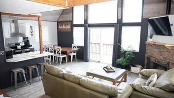 Smart TV, chimenea, videojuegos y futbolito