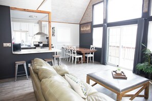 Smart TV, fireplace, video games, foosball - Hot Tub - Game Room - Theater - Fire Pit - Pet Friendly - Close to Bryce Resort (Basye)