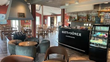 Con vista al campo de golf, con servicio de comidas y cenas