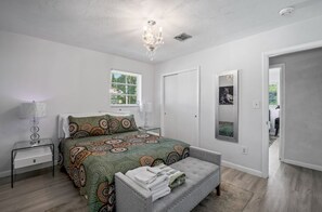 5 bedrooms, desk, iron/ironing board, travel cot