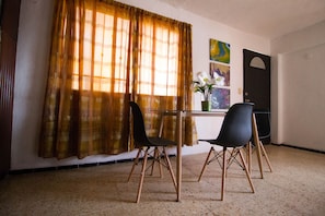 Dining - Your apartment in downtown Cancun, near Hotel Zone - WiFi, kitchen and 2 bedrooms (Cancún)