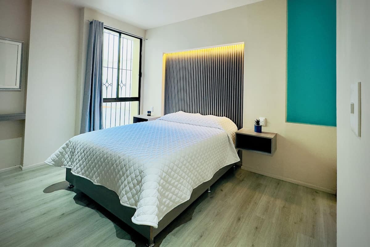 Comfort Room | In-room safe, iron/ironing board, free WiFi