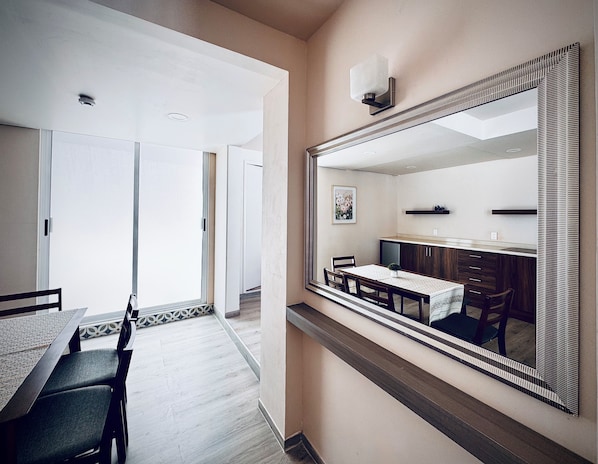 Comfort Suite | In-room safe, iron/ironing board, free WiFi