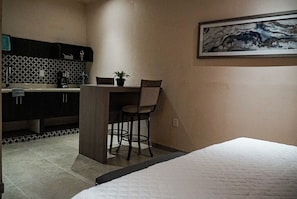 Comfort Suite | In-room safe, iron/ironing board, free WiFi