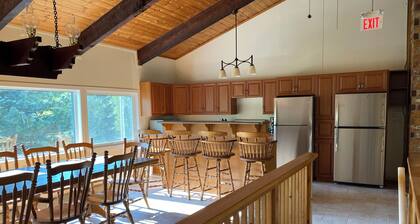 Blue Mountain Chalet
No check In or Check out times: Pet friendly