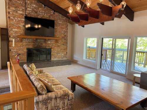 Blue Mountain Chalet
No check In or Check out times: Pet friendly 