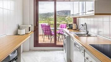 Frigorífic, microones, forn i placa de cuina