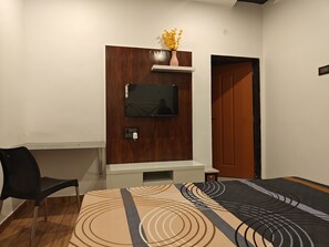 Luxury Villa | Rollaway beds, free WiFi, bed sheets
