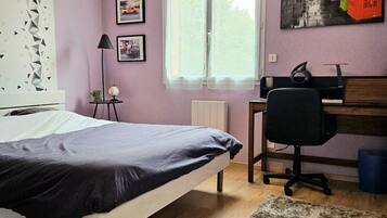 2 bedrooms, desk, iron/ironing board, free WiFi