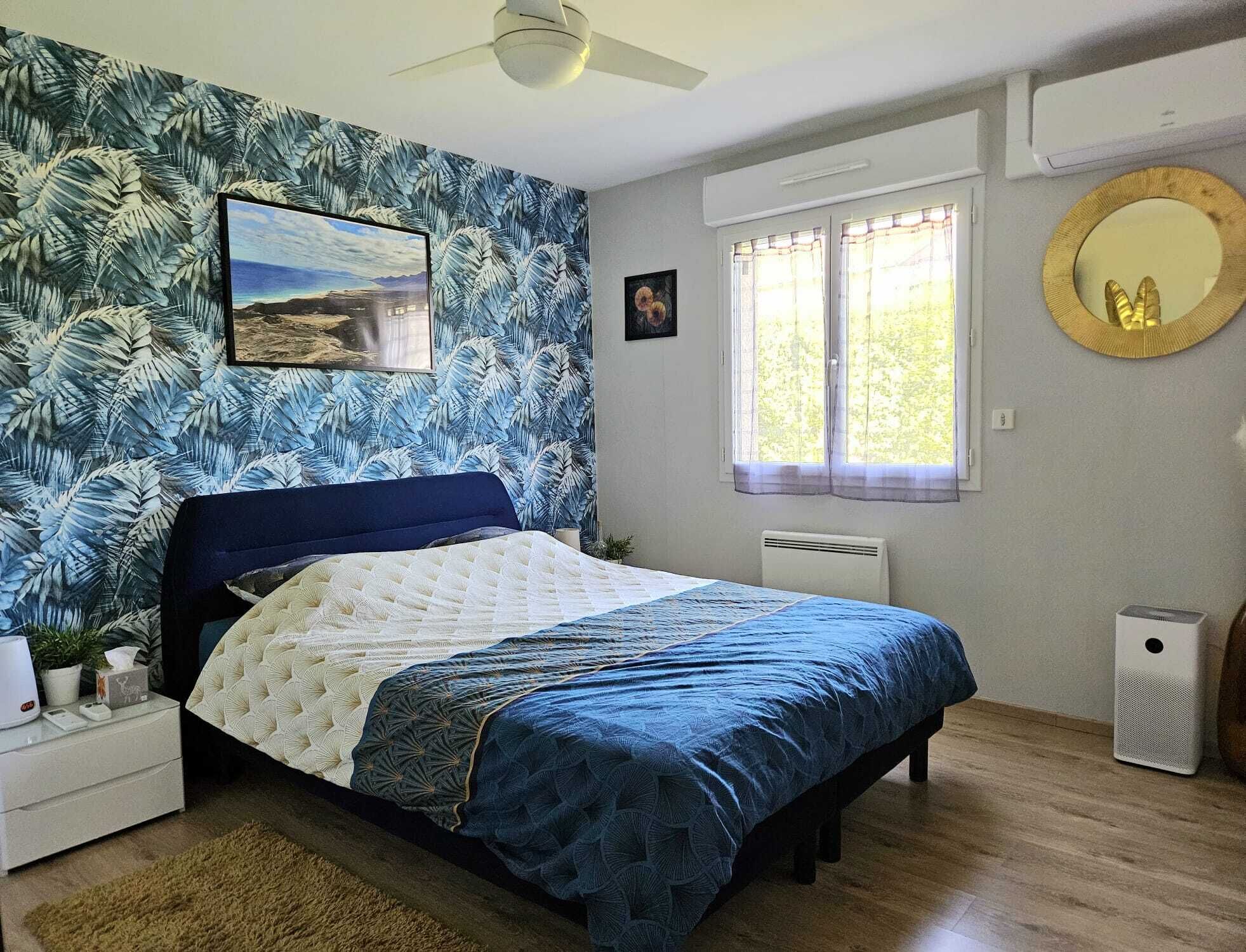 2 habitaciones, escritorio, tabla de planchar con plancha y wifi gratis 