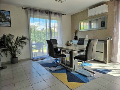 Comfortable 5* villa in Bourg en Bresse, quiet location with private pool.