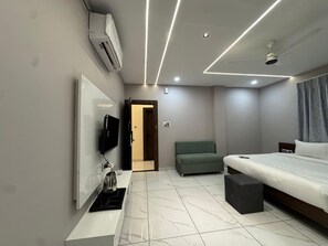 Luksus-dobbeltrom | Skrivebord, skrivebord for bærbar PC og wi-fi (inkludert)