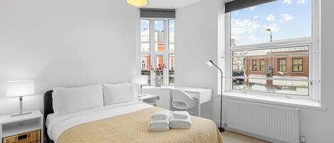 2 bedrooms, desk, iron/ironing board, free WiFi