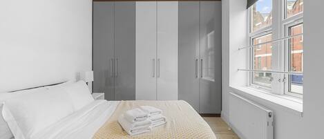 2 bedrooms, desk, iron/ironing board, free WiFi