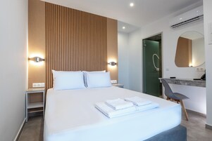 Caja de seguridad en la habitación y escritorio 