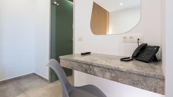 Caja de seguridad en la habitación, escritorio y insonorización