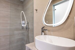 Caja de seguridad en la habitación y escritorio 