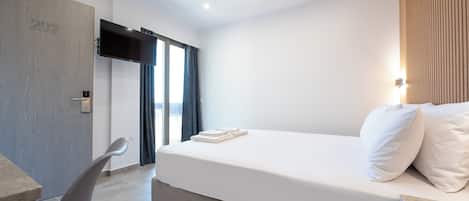 In-room safe, desk, soundproofing, free WiFi