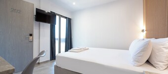 AIRSCAPE HOTEL FREE SHUTTLE ATH AIRPORT