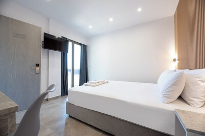 AIRSCAPE HOTEL FREE SHUTTLE ATH AIRPORT